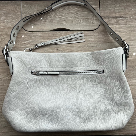 Vintage Coach White Shoulder Bag with Tassel (F04S-1438) - Picture 2 of 14